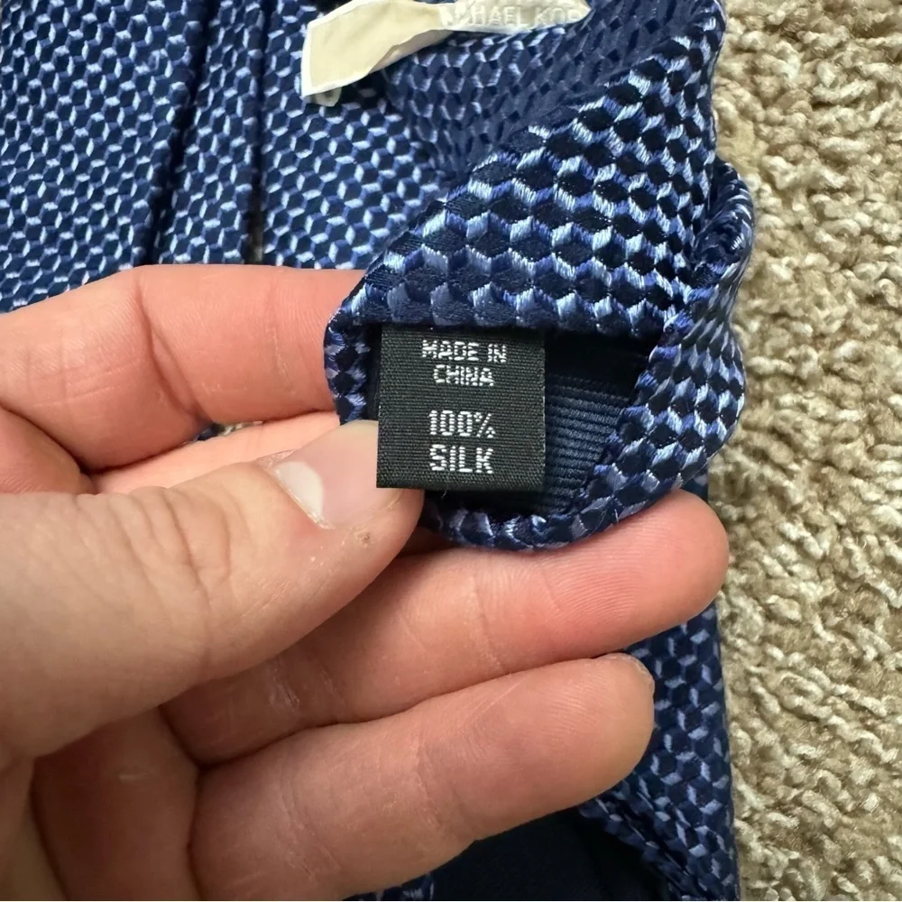 Michael Michael Kors Men’s Blue Geometric Pattern 100% Silk Tie‎